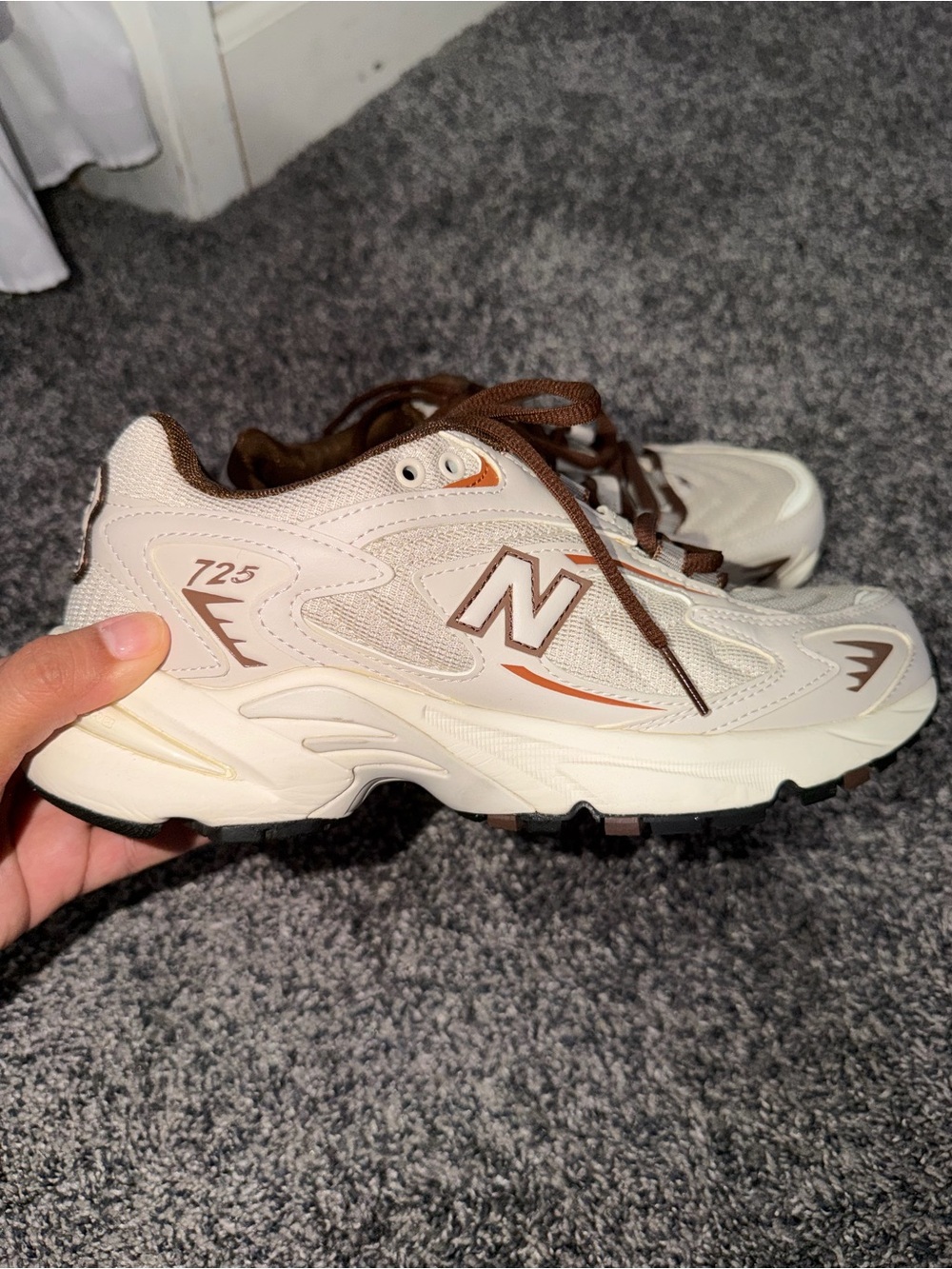 New Balance Cream and Brown 725 Retro Runner